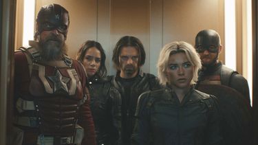 Esta imagen publicada por Marvel Studios muestra, de izquierda a derecha, David Harbour, Hannah John-Kamen, Sebastian Stan, Florence Pugh y Wyatt Russell en una escena de Thunderbolts. (Disney-Marvel Studios via AP)