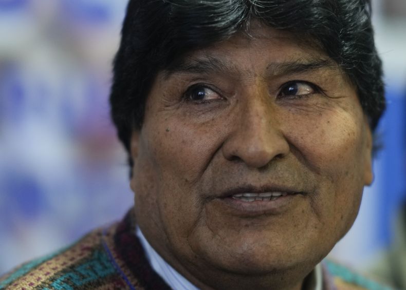 ARCHIVO - Evo Morales, expresidente y actual presidente del partido MAS, da una conferencia de prensa en La Paz, Bolivia, el 11 de abril de 2024. (AP Foto/Juan Karita, Archivo)
