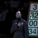 Los Celtics retiran el número 5 de Kevin Garnett