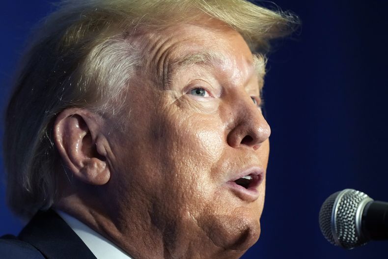 El expresidente Donald Trump habla ante la Federación de Mujeres Republicanas de Nueva Hampshire, el martes 27 de junio de 2023, en Concord, Nueva Hampshire (AP Foto/Steven Senne)