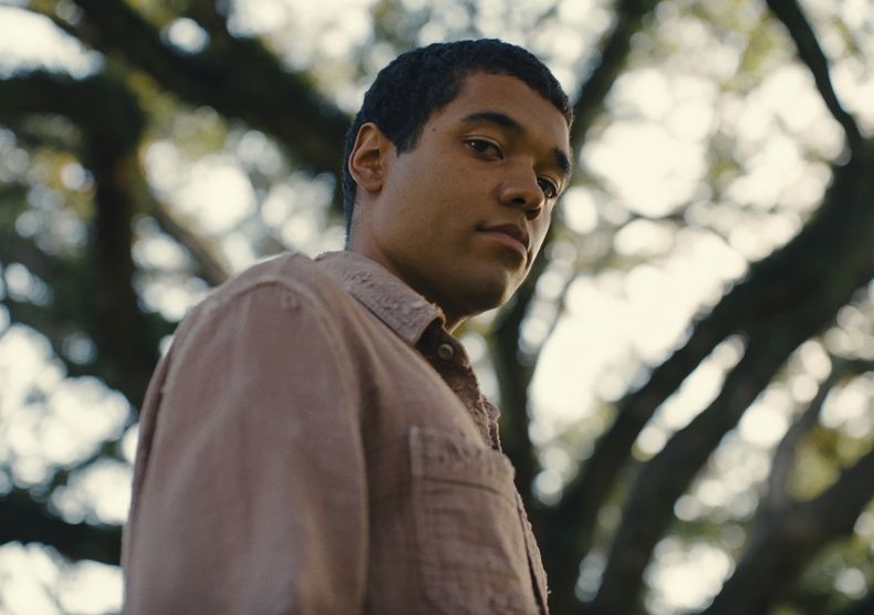 Esta imagen difundida por Amazon/MGM muestra a Brandon Wilson en una fotografía promocional de la película Nickel Boys. (Orion Pictures/Amazon/MGM via AP)