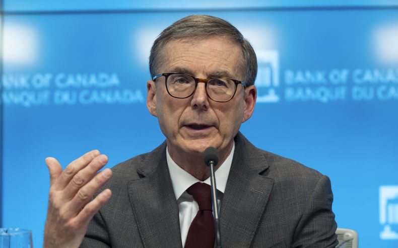 El gobernador del Banco de Canadá, Tiff Macklem, responde a una pregunta durante una conferencia de prensa, el miércoles 11 de diciembre de 2024 en Ottawa, Ontario. (Adrian Wyld/The Canadian Press vía AP)