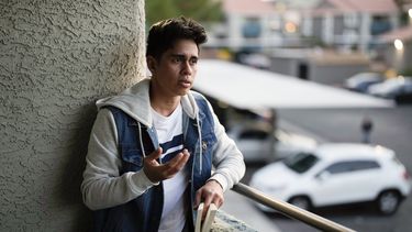 Marcelo Conde posa para un retrato en su apartamento el miércoles 17 de enero de 2024 en Las Vegas. Conde, un periodista político de Nicaragua, salió de su país en 2023 después de recibir amenazas de muerte porque no estaba en favor del presidente izquierdista Daniel Ortega. (AP Foto/John Locher)