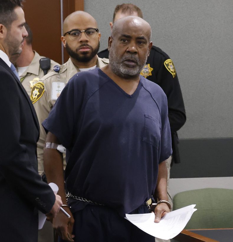 Duane Keffe D Davis es introducido a la sala del tribunal en el Centro de Justicia Regional el miércoles 4 de octubre de 2023 en Las Vegas. Davis fue acusado del asesinato a tiros del rapero Tupac Shakur ocurrido en 1996. (Bizuayehu Tesfaye/Las Vegas Review-Journal vía AP, Pool)