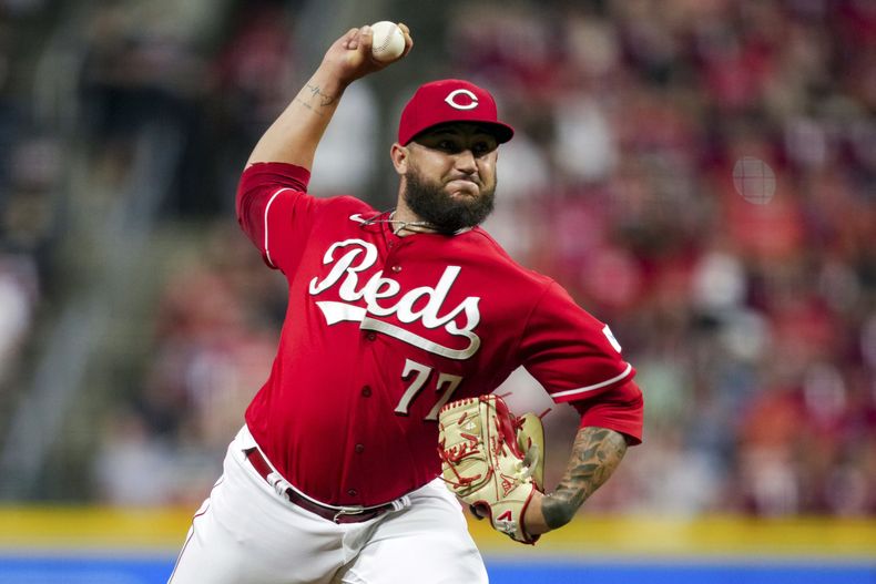 ARCHIVO - El mexicano Daniel Duarte, de los Rojos de Cincinnati, lanza en un juego ante los Gigantes de San Francisco, el martes 18 de febrero de 2023 (AP Foto/Aaron Doster, archivo)