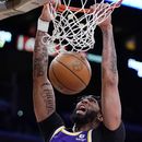 Davis anota 30, Lakers ganan a Portland tras remontar en 4to