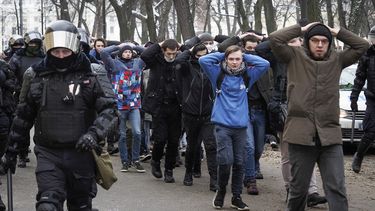 El Kremlin justifica los miles de detenidos en protestas