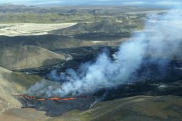 volcan entra en erupcion en suroeste de islandia
