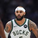 ARCHIVO - El base de los Bucks de Milwaukee, Gary Trent Jr. (5), juega en la primera mitad de un partido de baloncesto de la NBA, el 11 de enero de 2026, en Denver. (Foto AP/David Zalubowski, Archivo)