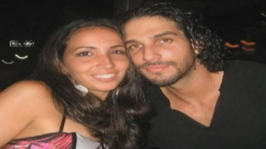 americateve | Las autoridades buscaban intensamente al ex novio de Tanya González, declarado como persona de interés en el caso. Blanco se apuñaló en el estómago, mientras que su madre había ingerido más de 100 pastillas.