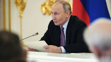 El presidente ruso Vladímir Putin sostiene una reunión con el Consejo Presidencial para el Desarrollo Estratégico y Proyectos Nacionales, en el Kremlin, en Moscú, Rusia, el jueves 5 de diciembre de 2024. (Vladimir Astapkovich, Sputnik, Kremlin Pool Photo vía AP)