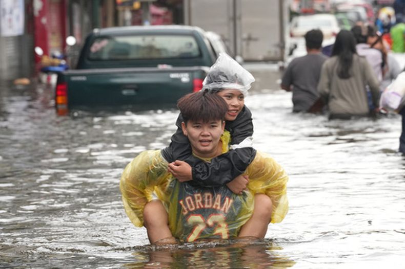 Las inundaciones en Bangkok, Tailandia, el 28 de septiembre del 2026. (AP foto/Sakchai Lalit)