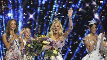 ARCHIVO - Miss Dinamarca Victoria Kjær Theilvig saluda después de ganar el 73º concurso de belleza Miss Universo en la Ciudad de México, el 16 de noviembre de 2024. (Foto AP/Fernando Llano, archivo)