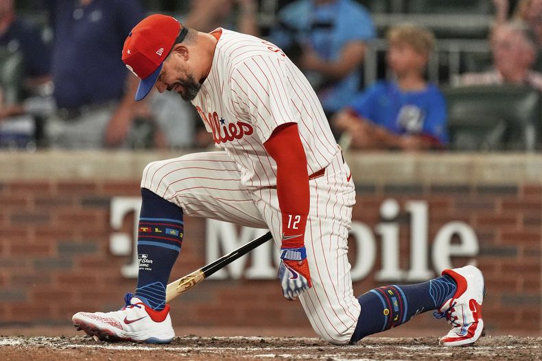 Kyle Schwarber, de los Filis de Filadelfia, festeja luego de definir el Miniderbi de Jonrones que rompió el empate en el Juego de Estrellas, el martes 15 de julio de 2025 (AP Foto/Mike Stewart)