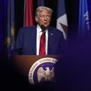 El expresidente Donald Trump, candidato presidencial republicano, habla en la 146ta Conferencia General de la Asociación de la Guardia Nacional de Estados Unidos, el lunes 26 de agosto de 2024, en Detroit. (Foto AP/Carolyn Kaster)