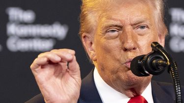 ARCHIVO - El presidente Donald Trump habla en el Centro Kennedy, el miércoles 13 de agosto de 2025, en Washington. (AP Foto/Alex Brandon, archivo)