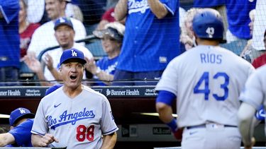 Ríos, Betts encadenan jonrones y Dodgers vencen en Arizona