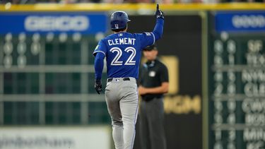 Ernie Clement, de los Azulejos de Toronto, corre las bases después de batear un jonrón durante la décima entrada del juego de béisbol de Grandes Ligas contra los Astros de Houston, el miércoles 5 de agosto de 2026, en Houston.(AP Foto/Ashley Landis)