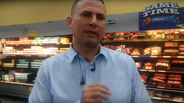 jose daniel ferrer muestra la abundancia de supermercado en miami y hace fuertes criticas a la escasez que genera la dictadura cubana