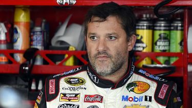 americateve | Tony Stewart fotografiado en el garage durante una pr&aacute;ctica para la carrera de la NASCAR Sprint Cup Series en el Chicagoland Speedway el 13 de septiembre del 2014. Un procurador dispuso que un jurado investigador determine si Stewart debe ser enjuc