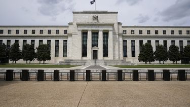 Fed señala avances económicos; un paso para aliviar apoyo