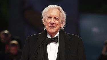 ARCHIVO - El actor Donald Sutherland en la premiere de la película The Burnt Orange Heresy en la 76a edición del Festival de Cine de Venecia en Venecia, Italia, el 7 de septiembre de 2019. Sutherland, el imponente actor canadiense de M.A.S.H. y The Hunger Games, murió a los 88 años. (Foto Arthur Mola/Invision/AP, archivo)