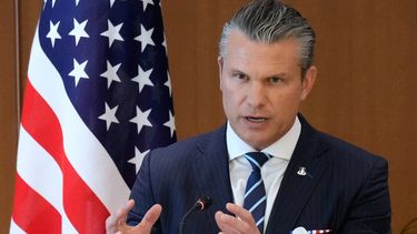 El secretario de Defensa de EEUU, Pete Hegseth, habla durante una conferencia de prensa conjunta con el ministro de Defensa de Japón, Shinjiro Koizumi, en Tokio, el miércoles 29 de octubre de 2025. (AP Foto/Eugene Hoshiko, Pool)