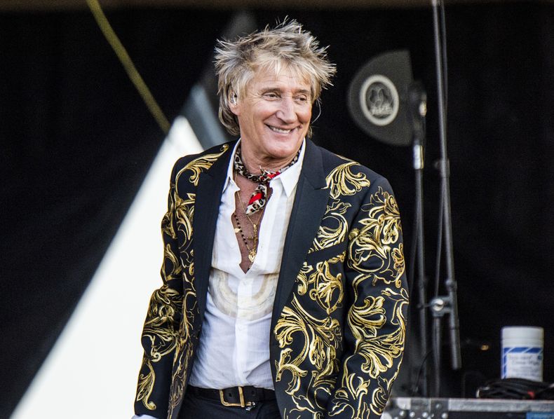 ESP-CEL ROD STEWART-AGRESIÓN