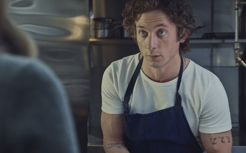 Esta imagen proporcionada por FX muestra a Jeremy Allen White en una escena de The Bear. (FX vía AP)