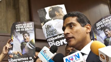 americateve | Este jueves, la defensa del dirigente político Leopoldo López se pronunció sobre la resolución emanada el dia de ayer por la Organización de las Naciones Unidas. En ese sentido, el abogado Juan Carlos Gutierrez aseguró que el Gobierno Nacional debe acatar