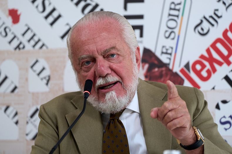 El dueño del Napoli Aurelio De Laurentiis durante una rueda de prensa en la Asociación de Prensa Extranjera, el miércoles 23 de septiembre de 2026, en Roma. (AP Foto/Domenico Stinellis)