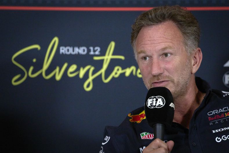 El director de Red Bull, Christian Horner, durante una conferencia de prensa en el circuito de Silverstone, antes del Gran Premio de Gran Bretaña de Fórmula Uno, en Silverstone, Inglaterra, el 4 de julio de 2025. (AP Foto/Darko Bandic)