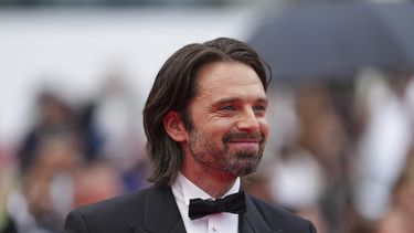 Sebastian Stan posa a su llegada a la premiere de The Apprentice en la 77a edición del Festival de Cine de Cannes, en Francia el lunes 20 de mayo de 2024. (Foto Scott A Garfitt/Invision/AP)