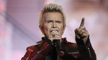 ARCHIVO - Billy Idol se presenta durante el festival Vive Latino en la Ciudad de México, el sábado 16 de marzo de 2024. (Foto AP/Ginnette Riquelme, archivo)