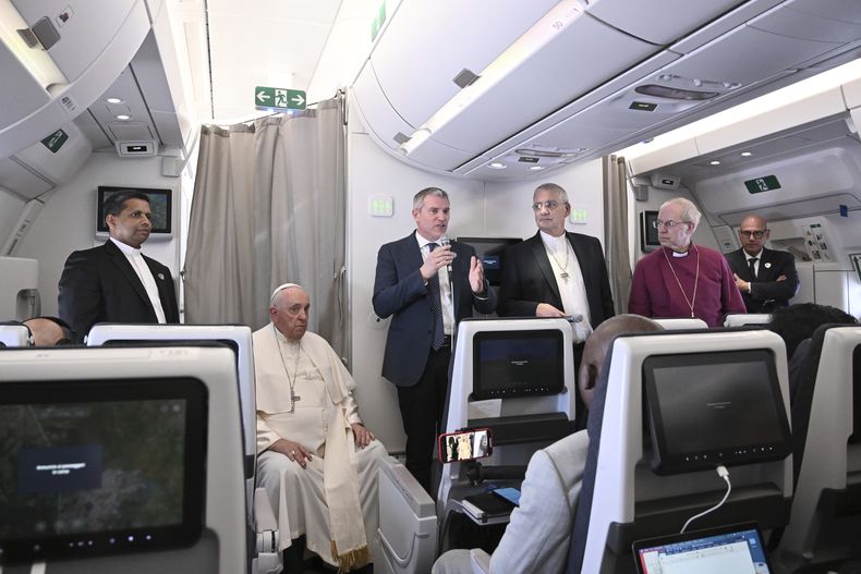 EUR-GEN VATICANO-LGBTQ