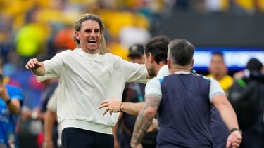 El técnico de Ecuador, Sebastian Beccacece, celebra después de vencer a Alemania en partido por el Grupo E del Mundial, el jueves 25 de junio de 2026, en East Rutherford, Nueva Jersey. (AP Foto/Yuki Iwamura)