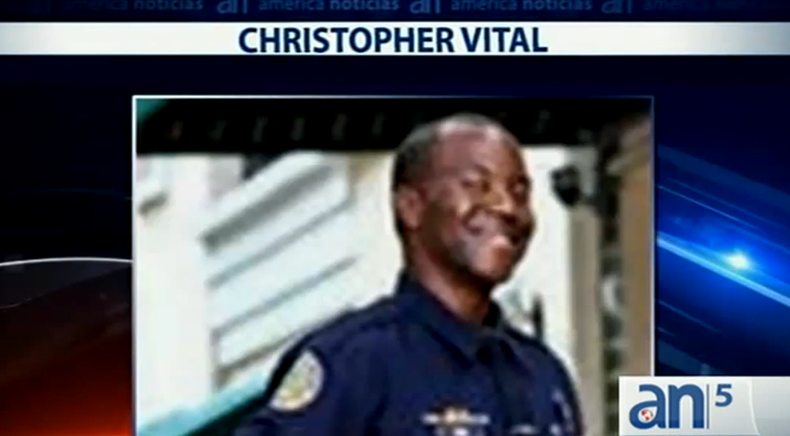 Un oficial de policía de la ciudad de Miami enfrenta cargos por DUI y daños a la propiedad ajena, también por posesión de narcóticos y conducir con una licencia suspendida.