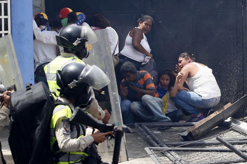 AMS-GEN_AP_EXPLICA-VENEZUELA_CRISIS_POLITICA-4.jpg