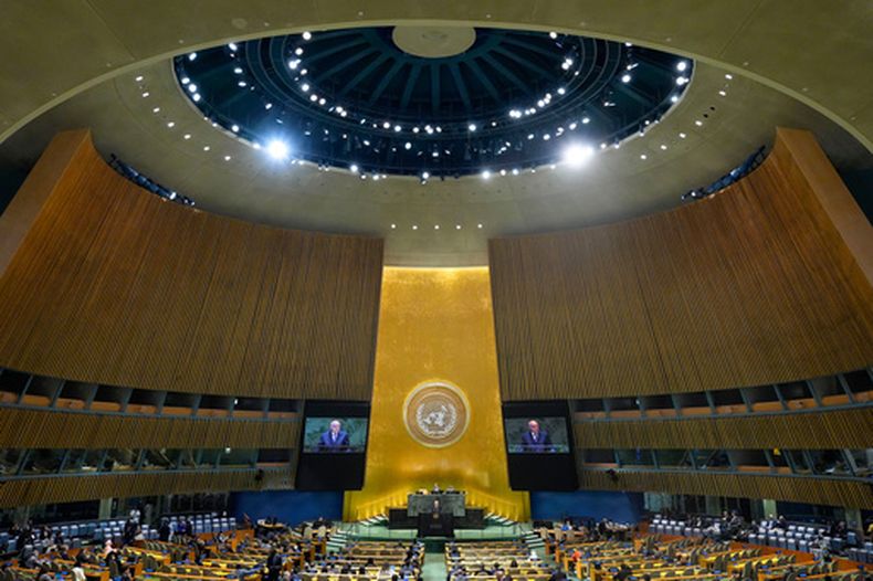 El ministro argelino de Exteriores Ahmed Attaf se dirige a la 81ra sesión de la Asamblea General de Naciones Unidas en la sede de la ONU, el lunes 28 de septiembre de 2026. (AP Foto/Yuki Iwamura)