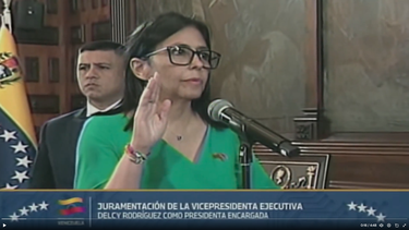 delcy rodriguez asume el poder en venezuela tras la captura de maduro