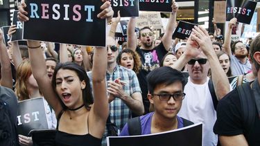 Trump lleva a fuerzas a idear política sobre transexuales