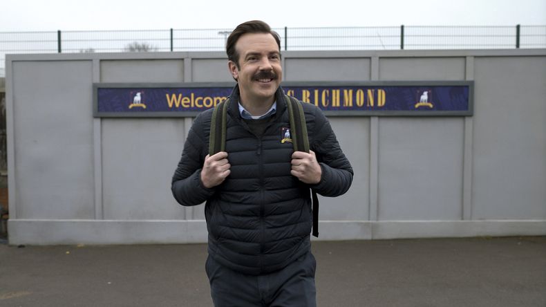 Jason Sudeikis en una escena de Ted Lasso en una imagen proporcionada por Apple TV+. (Colin Hutton/Apple TV+ vía AP)