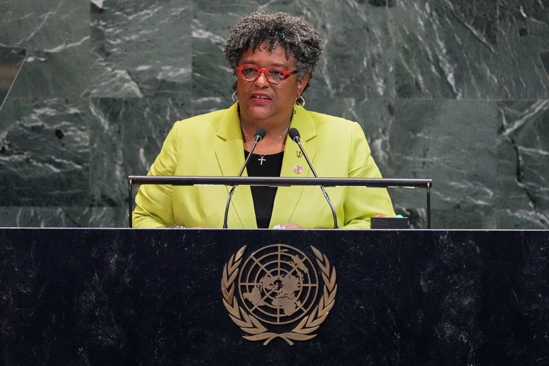 ARCHIVO – La primera ministra de Barbados, Mia Mottley, habla en la 80ma sesión de la Asamblea General de las Naciones Unidas, el viernes 26 de septiembre de 2025. (AP Photo/Richard Drew, Archivo)