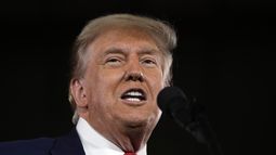 El expresidente Donald Trump habla en un mitin de campaña el 1 de mayo de 2024 en Waukesha, Wisconsin. (Foto AP/Morry Gash, Archivo)