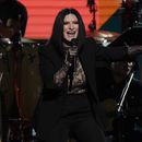 ARCHIVO - Laura Pausini canta Sigue sin mí en la gala en honor a Marco Antonio Solís, Persona del Año 2022 de la Academia Latina de la Grabación, en la Arena Mandalay Bay Michelob Ultra el 16 de noviembre de 2022 en Las Vegas. Pausini fue anunciada como Persona del Año 2023 de la Academia Latina de la Grabación el 31 de mayo de 2023. Pausini será reconocida en noviembre en Sevilla, España. (Foto AP/Chris Pizzello, archivo)