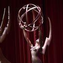 ARCHIVO - Estatuillas de los Emmy aparecen en los anuncios de las 70.as nominaciones a los premios Primetime Emmy en el Saban Media Center de la Academia de Televisión el 12 de julio de 2018, en Los Ángeles. (Foto Chris Pizzello/Invision/AP, archivo)