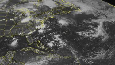 Dolores se convierte en huracán en el Pacífico