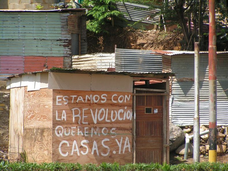 En 2015 habrá un déficit de cuatro millones de viviendas en el país. Pero el Gobierno sólo ha construido 628.464 viviendas, mediante su programa bandera, creado en 2011