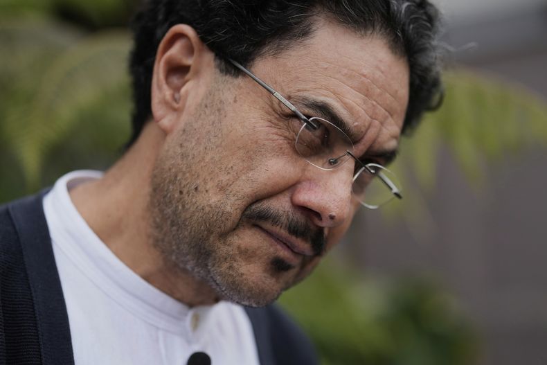 El senador colombiano Iván Cepeda en una entrevista en Bogotá, Colombia, el miércoles 30 de julio de 2025. (AP Foto/Fernando Vergara)