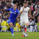 Nacho del Real Madrid pelea por el balón con Jaime Seonae del Getafe en el encuentro de la liga española el sábado 13 de mayo del 2023. (AP Foto/Manu Fernandez)